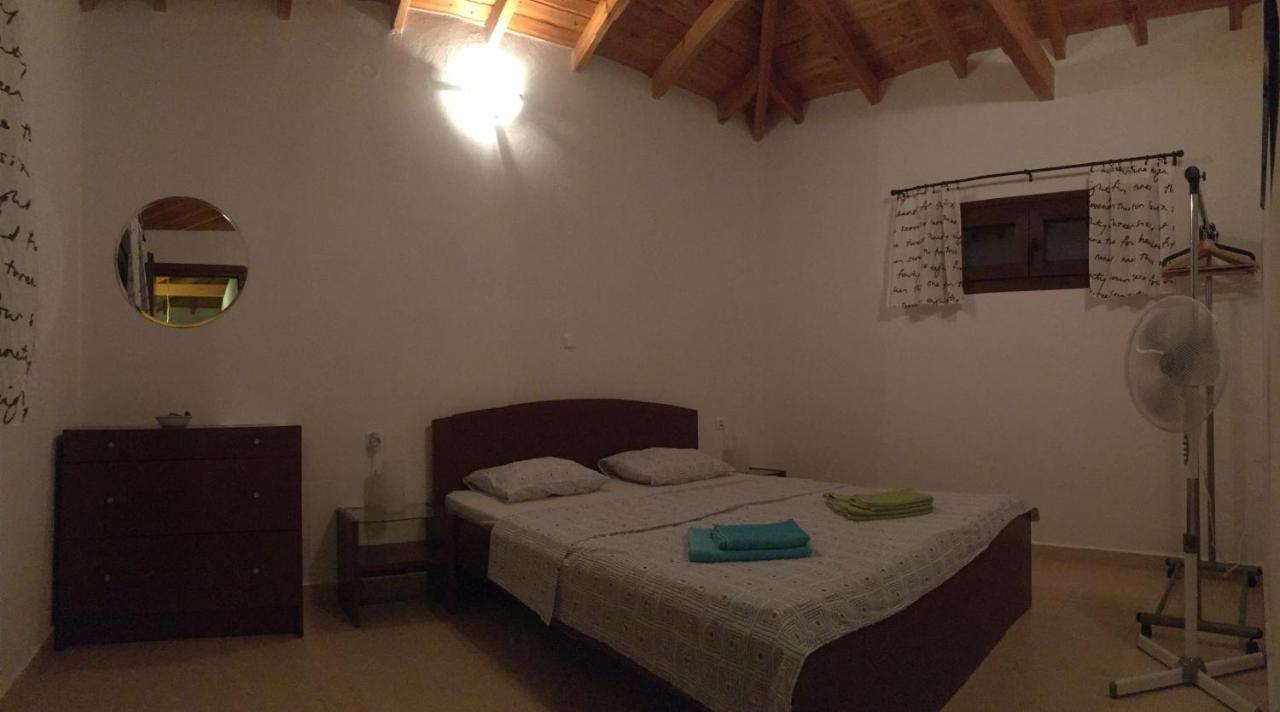 Stone House Under A Rock Kukos Apartment Сикия Екстериор снимка