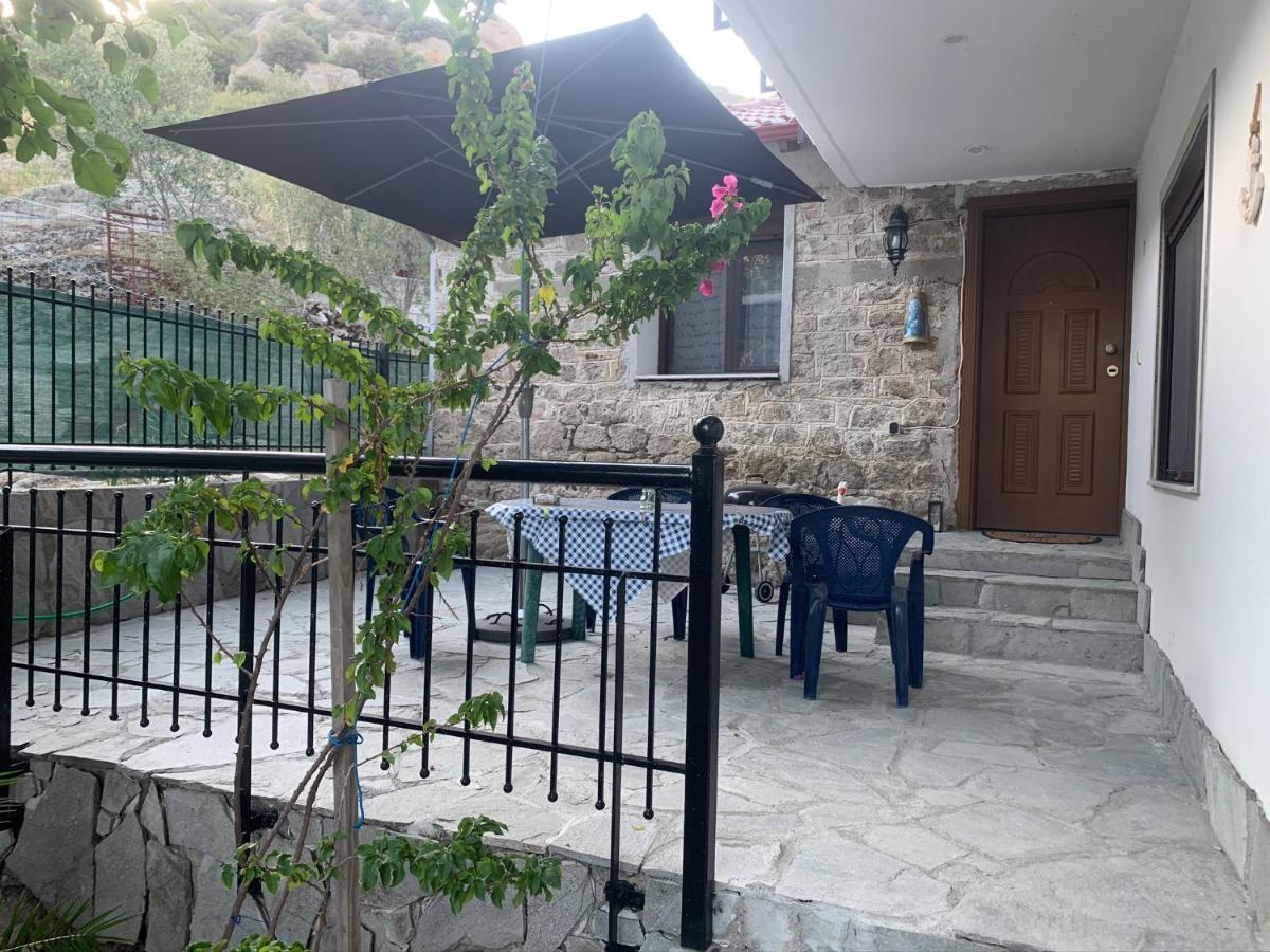 Stone House Under A Rock Kukos Apartment Сикия Екстериор снимка