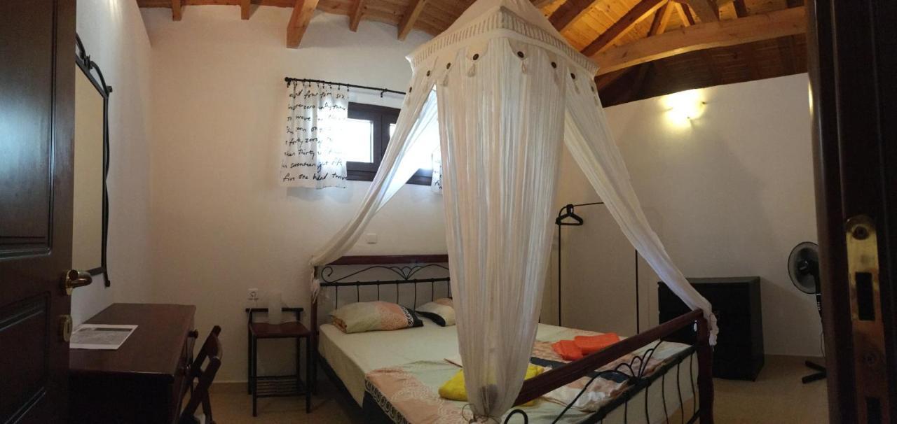 Stone House Under A Rock Kukos Apartment Сикия Екстериор снимка